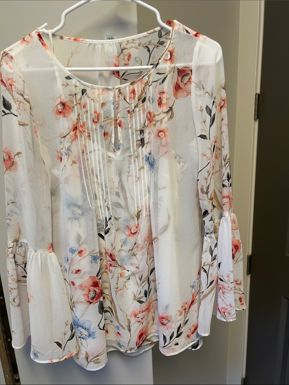 White House Black Market White Floral Pintuck Peasant Blouse